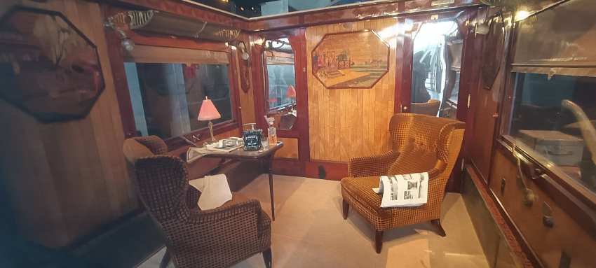 Intérieur d'un salon privé à bord de l'Orient-Express